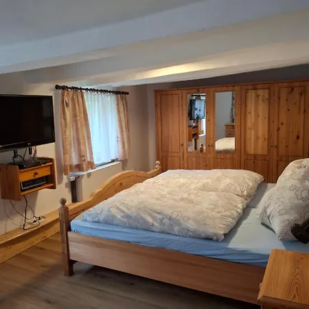 Semesterbostad Haus Semmelrodt *
